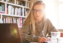 Kuliah Sambil Kerja Tetap Bisa Berjalan Lancar, Kok. Begini Triknya!